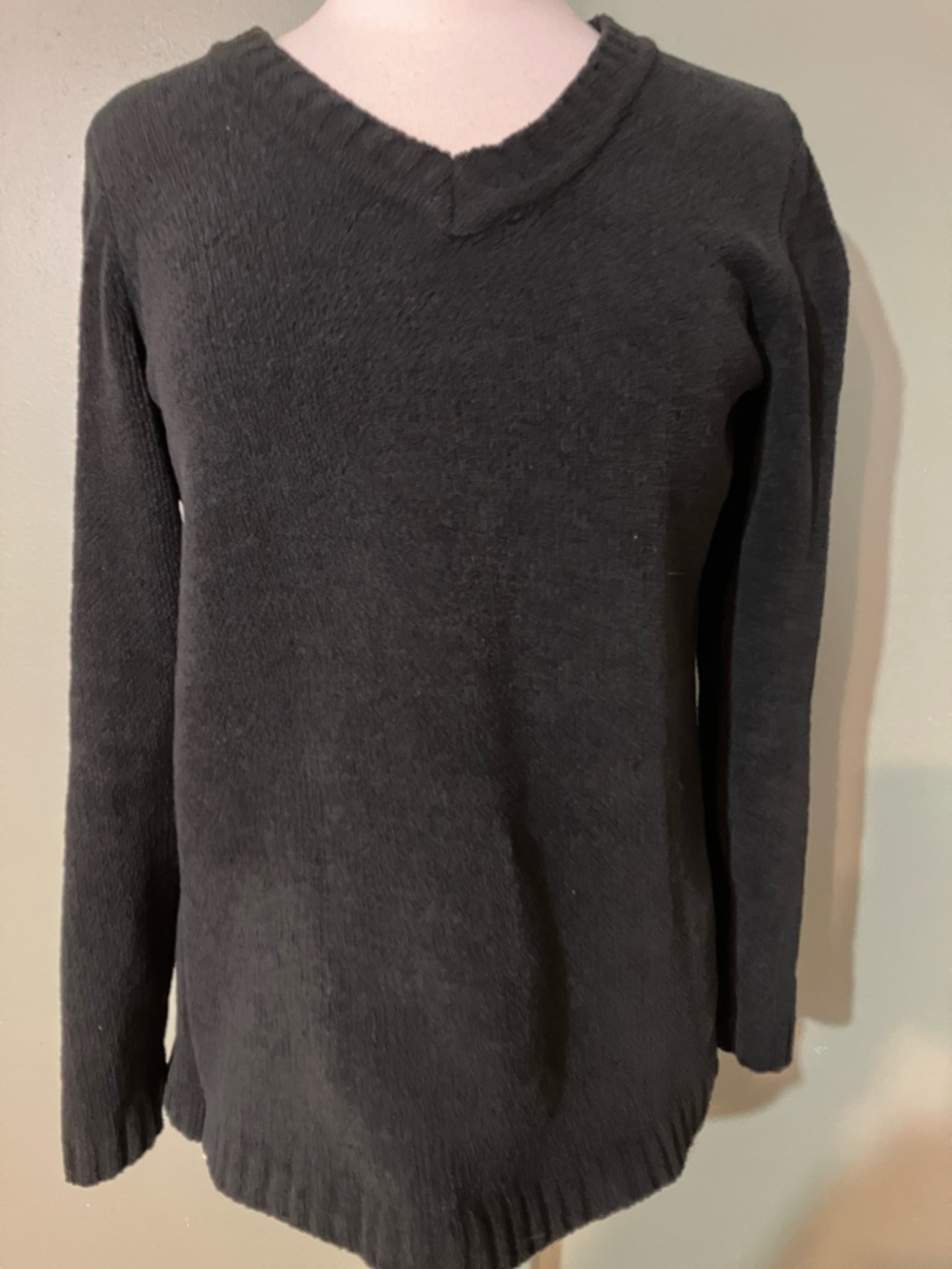 Woman's White Stag Black V-Neck Sweater Small